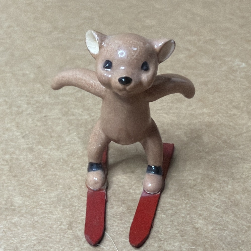 Hagen Renaker Gussie Miniature Bear on Wooden Skis Figurine 1987-88.  (12)